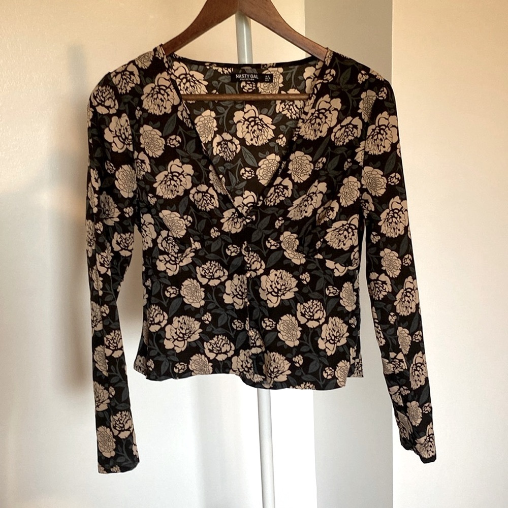 Women’s NASTY GAL crop top.